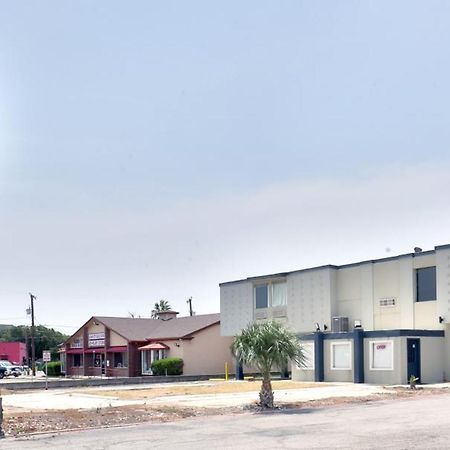 Americas Best Value Inn San Antonio Airport South Esterno foto