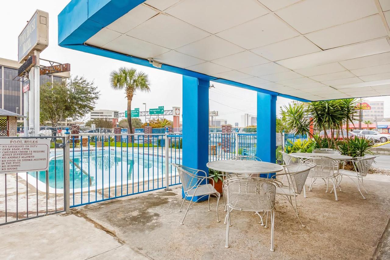 Americas Best Value Inn San Antonio Airport South Esterno foto