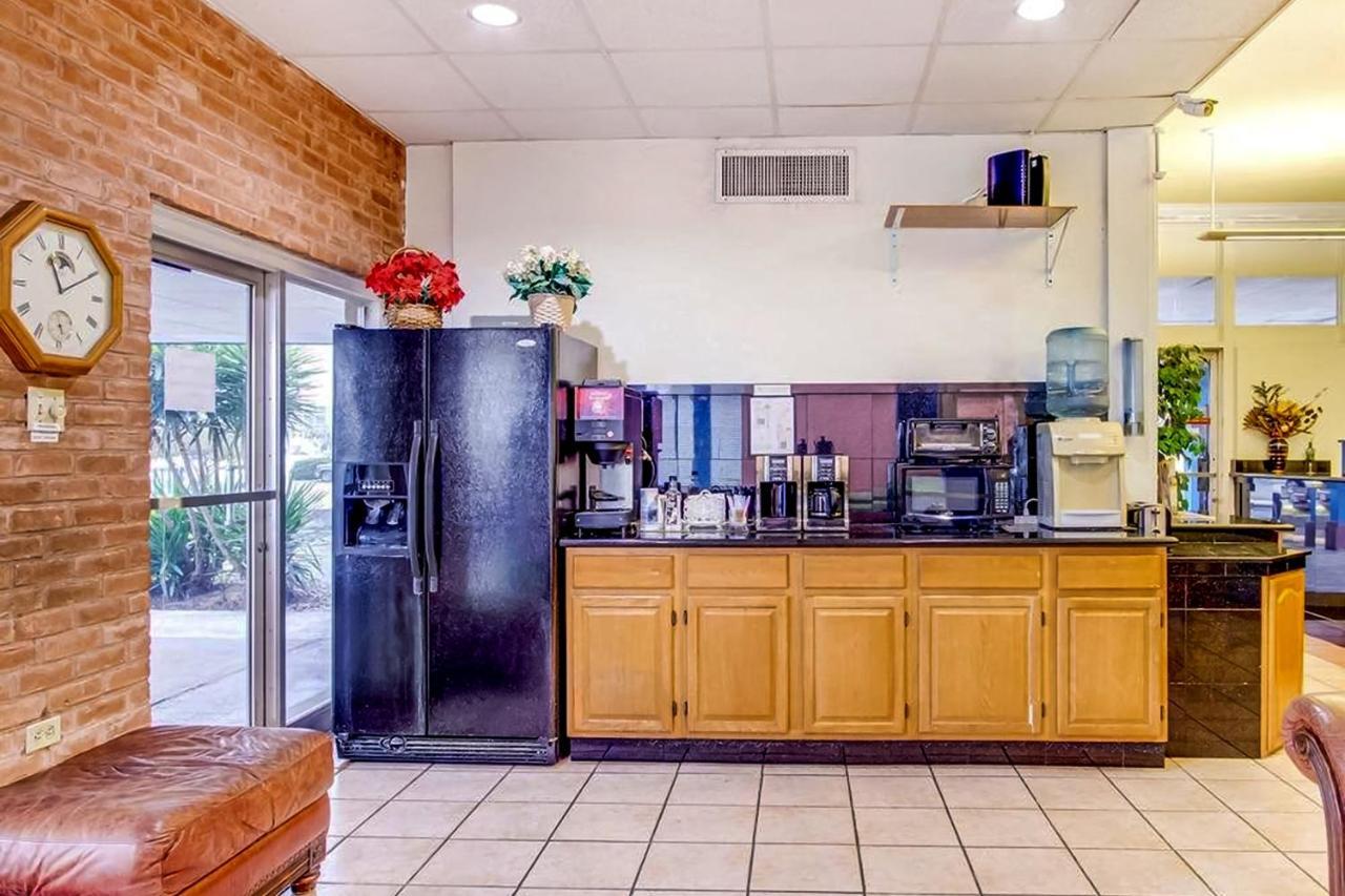 Americas Best Value Inn San Antonio Airport South Esterno foto