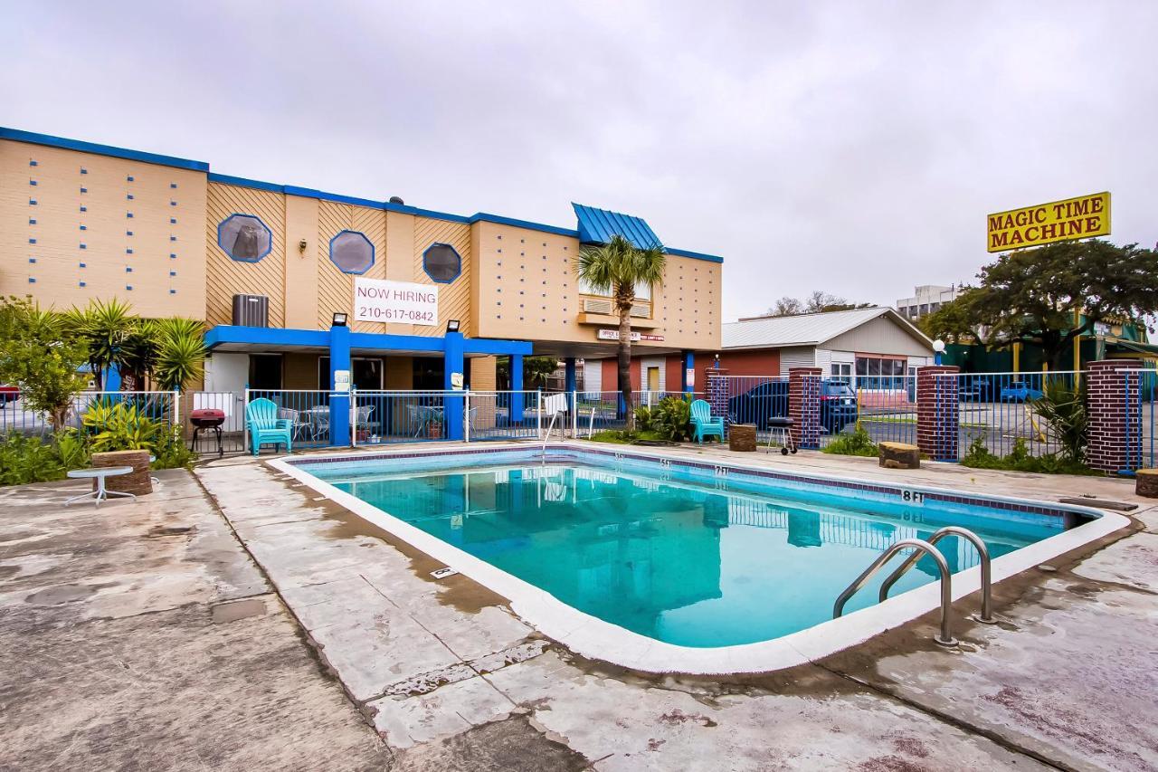 Americas Best Value Inn San Antonio Airport South Esterno foto