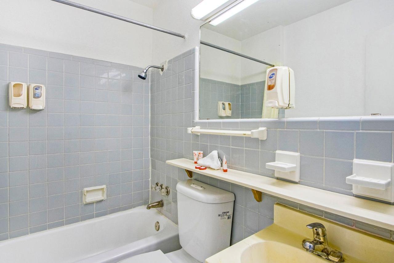 Americas Best Value Inn San Antonio Airport South Esterno foto