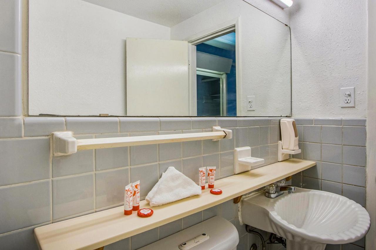 Americas Best Value Inn San Antonio Airport South Esterno foto
