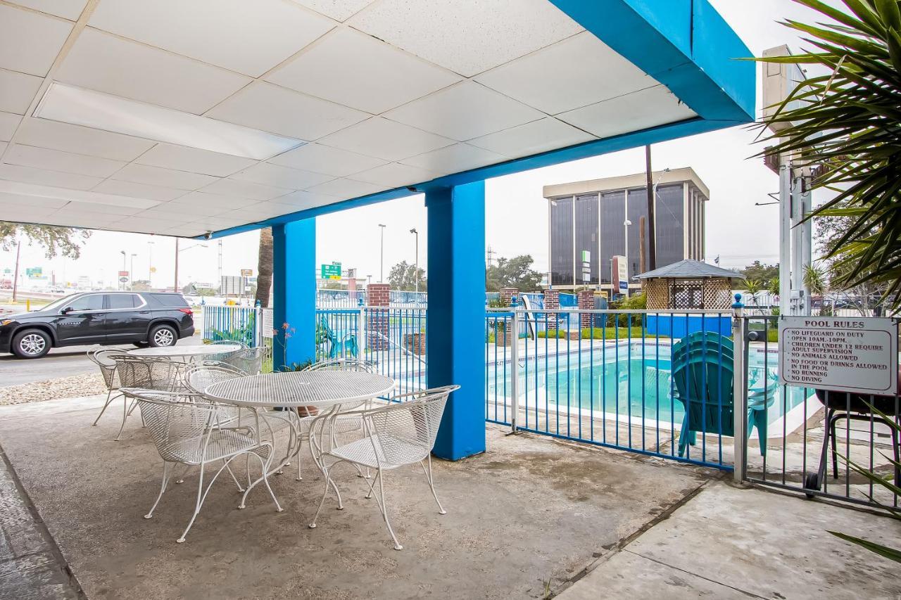 Americas Best Value Inn San Antonio Airport South Esterno foto