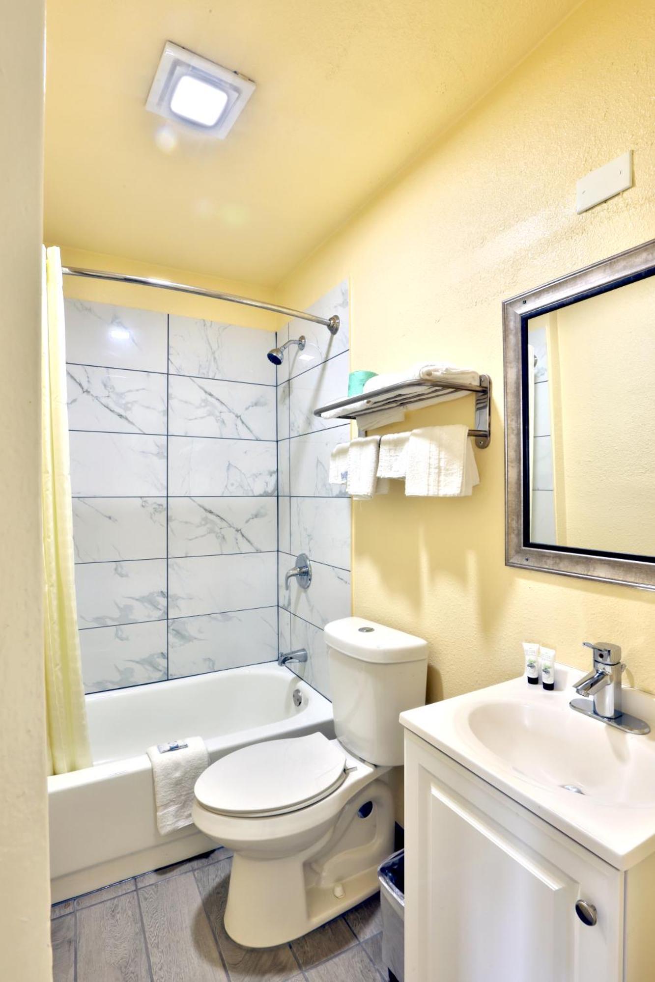 Americas Best Value Inn San Antonio Airport South Esterno foto